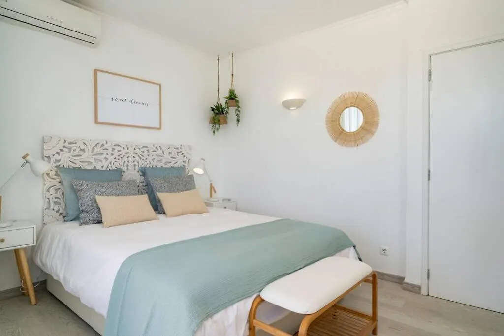 Apartamento em frente à praia com piscina e ténis Portimão 0*,  Portugal