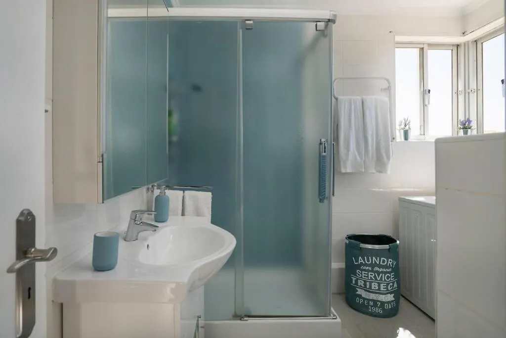 Apartamento em frente à praia com piscina e ténis Portimão