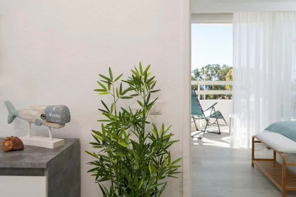 Apartamento em frente à praia com piscina e ténis Portimão