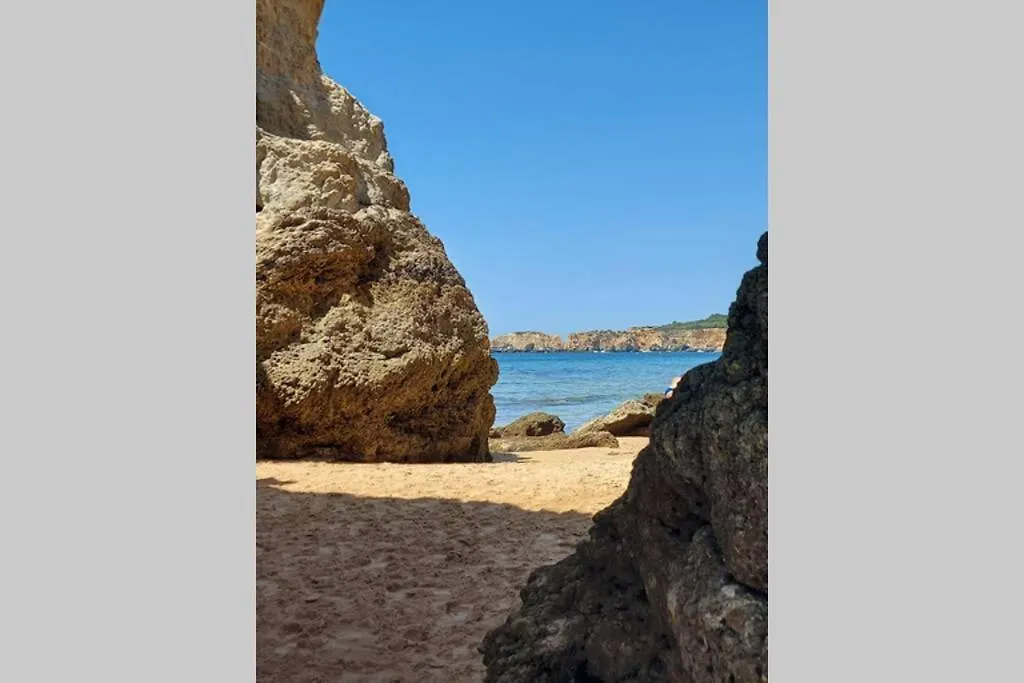 Apartamento em frente à praia com piscina e ténis Portimão