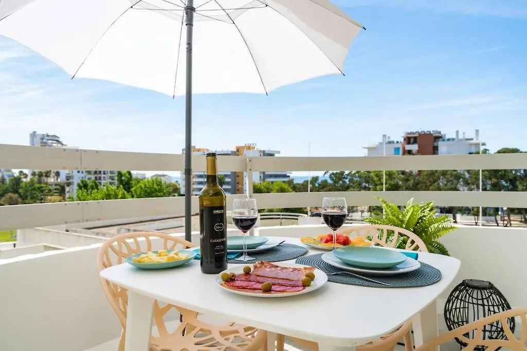Apartamento em frente à praia com piscina e ténis Portimão