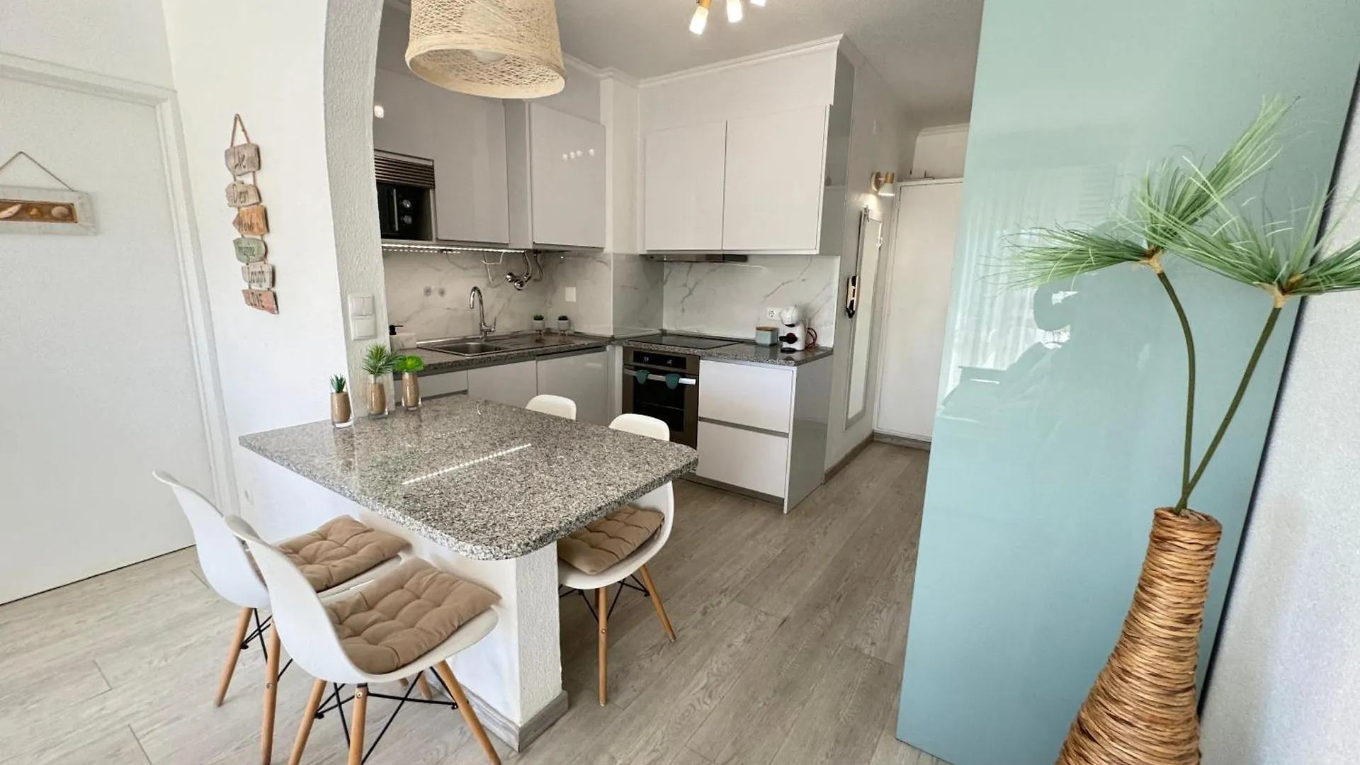 Apartamento em frente à praia com piscina e ténis Portimão 0*,