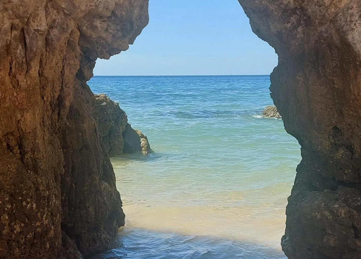 Apartamento em frente à praia com piscina e ténis Portimão